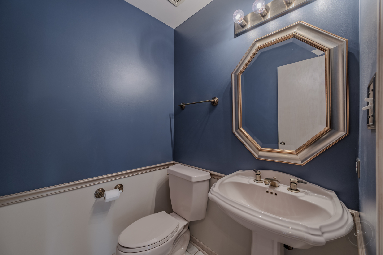 8444 Sandalwood Court, Darien, IL 60561