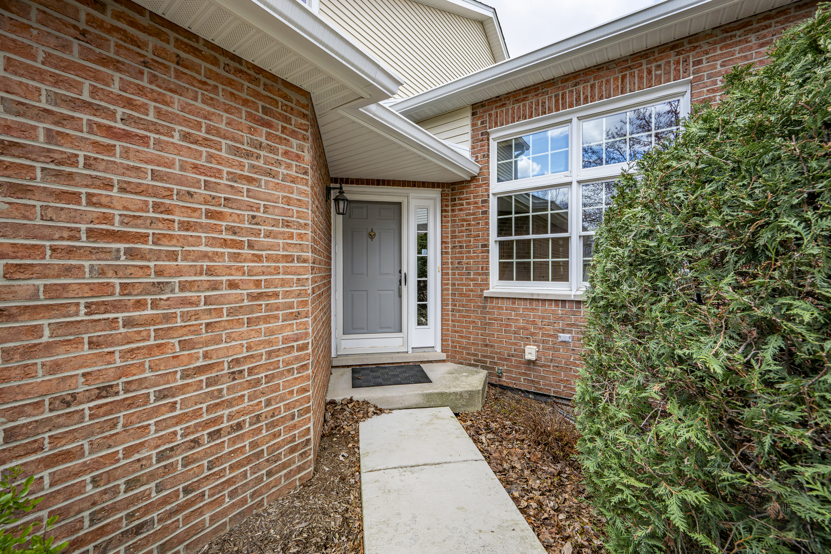 8444 Sandalwood Court, Darien, IL 60561