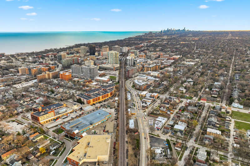 2144 Dewey Avenue, Evanston, IL 60201