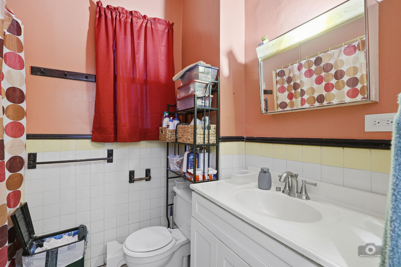 2144 Dewey Avenue, Evanston, IL 60201