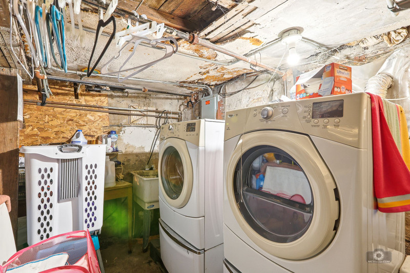 2144 Dewey Avenue, Evanston, IL 60201