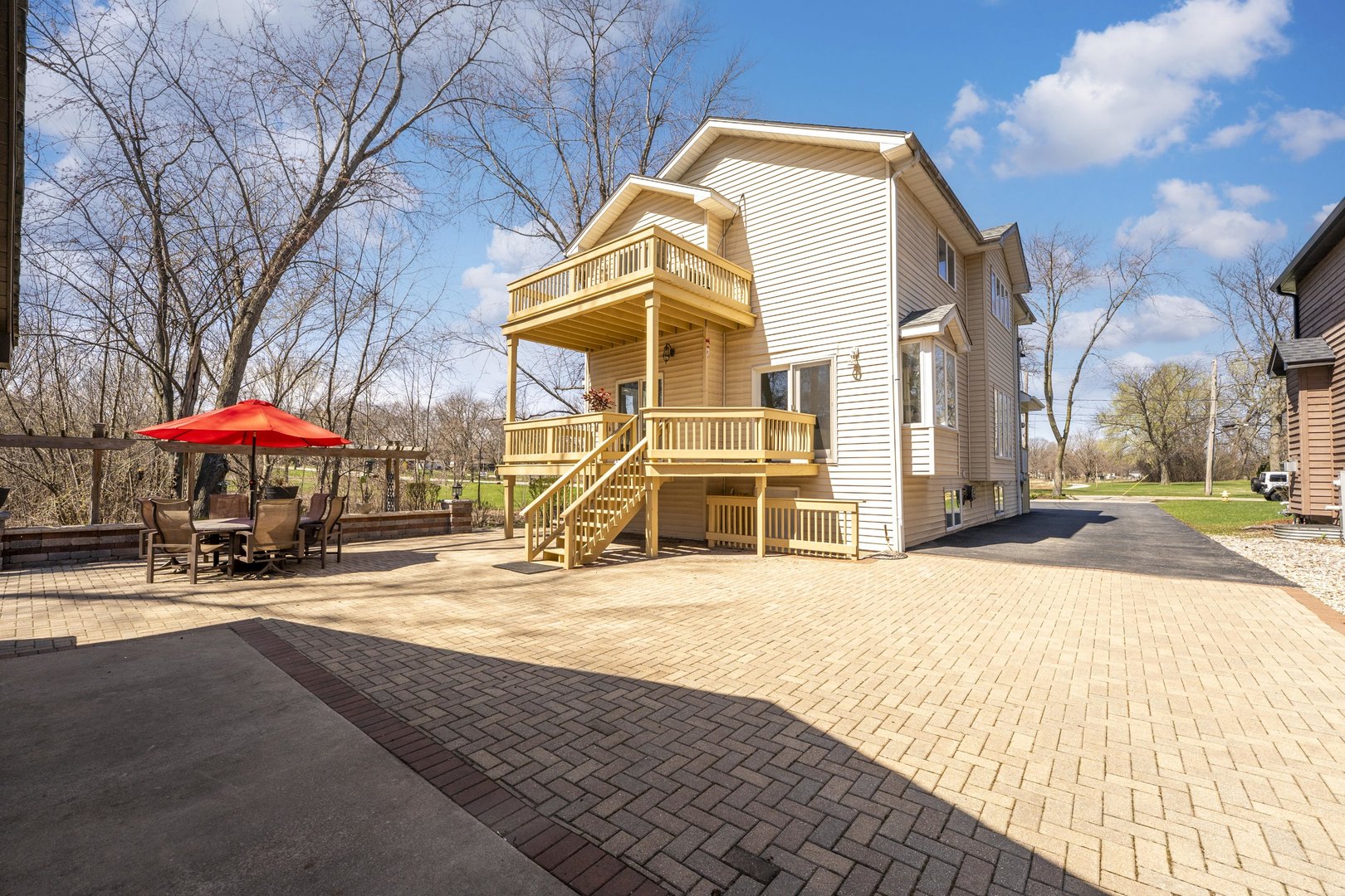 161 W Greenfield Avenue, Lombard, IL 60148