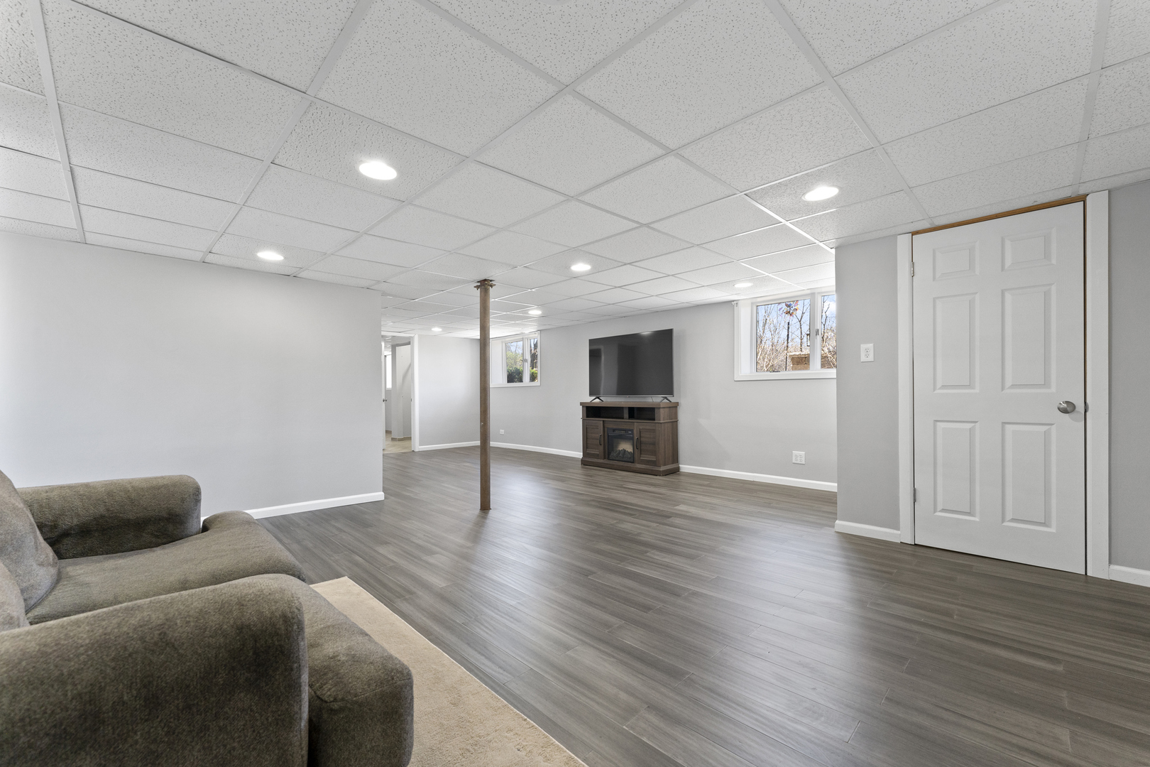 161 W Greenfield Avenue, Lombard, IL 60148