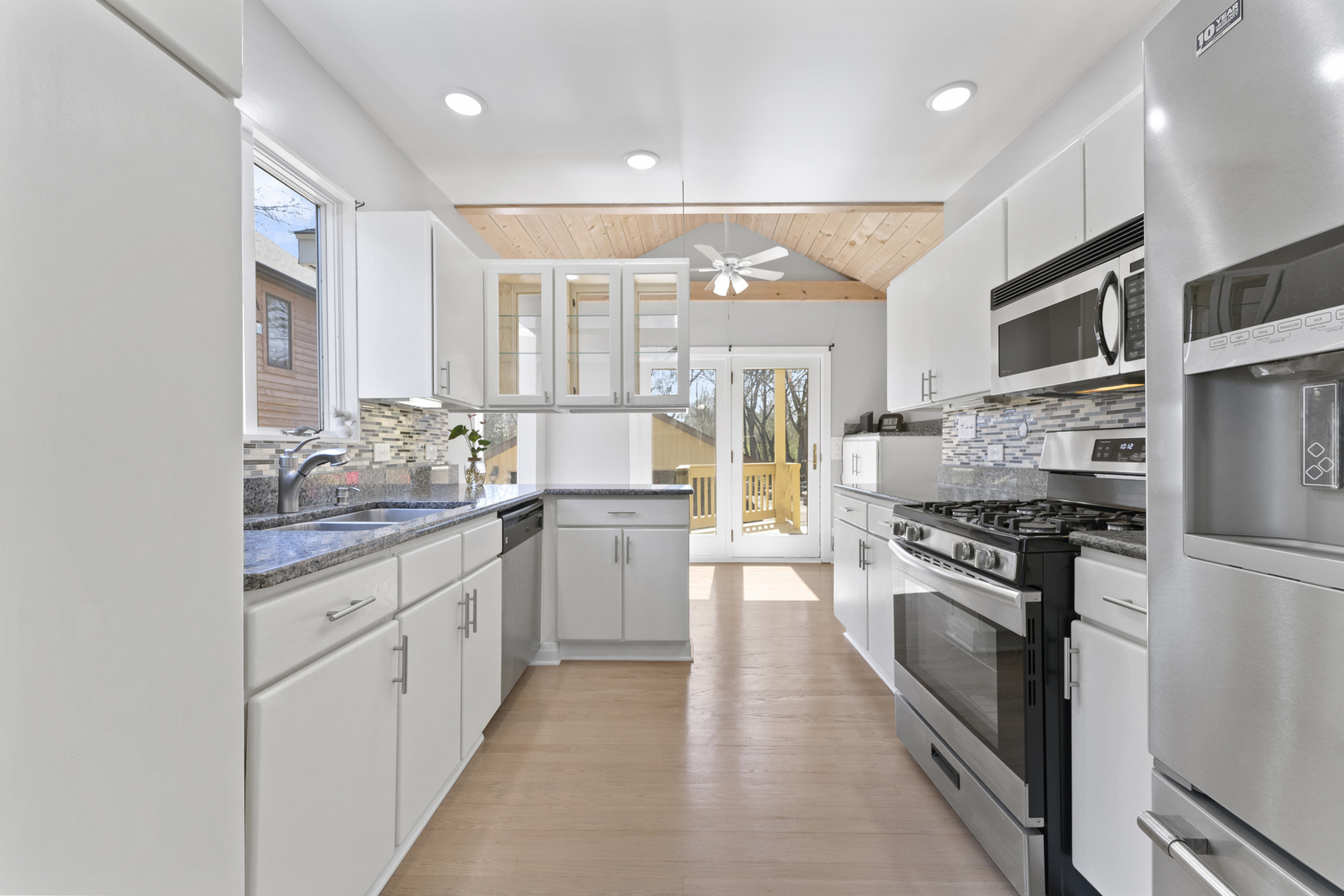 161 W Greenfield Avenue, Lombard, IL 60148