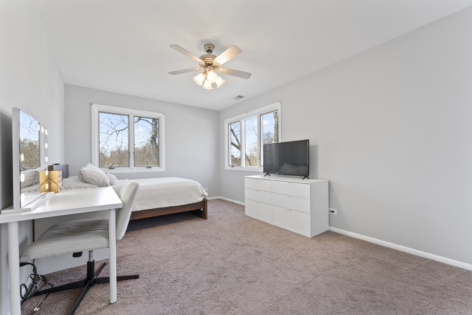 161 W Greenfield Avenue, Lombard, IL 60148