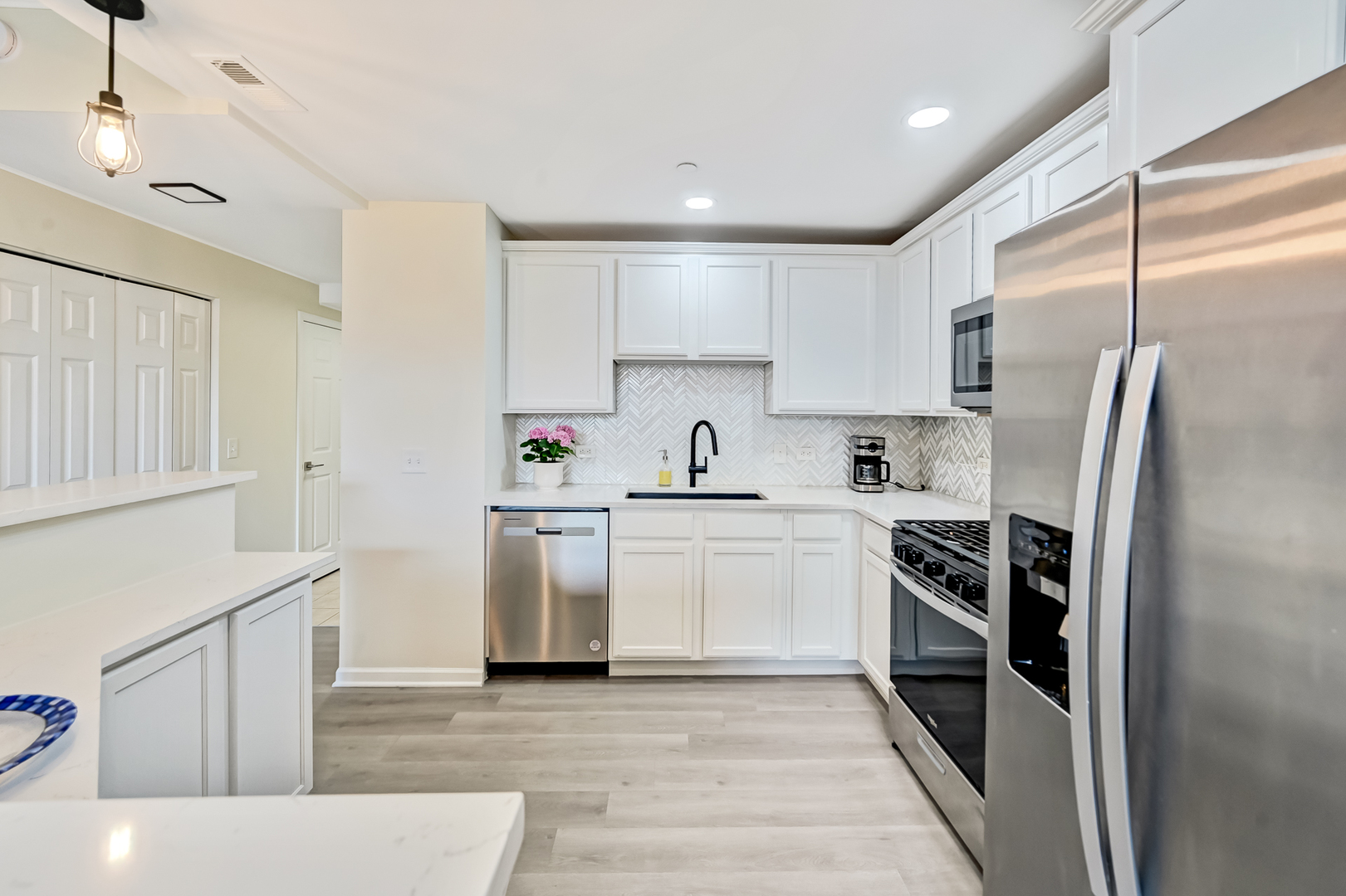 855 E 22nd Street #318, Lombard, IL 60148