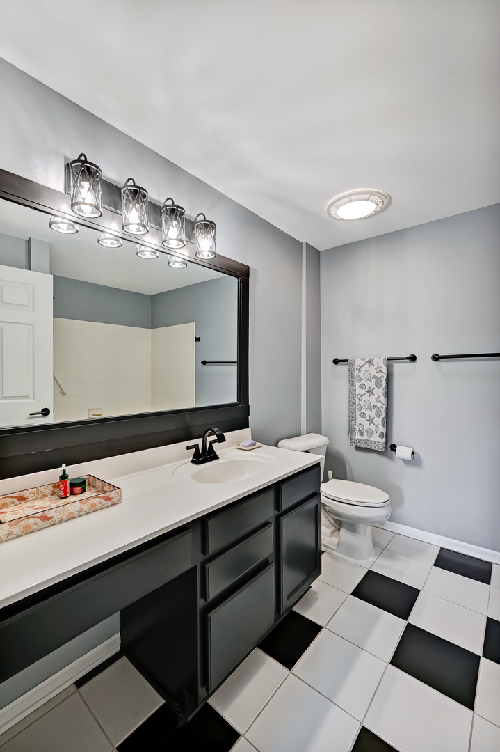 855 E 22nd Street #318, Lombard, IL 60148