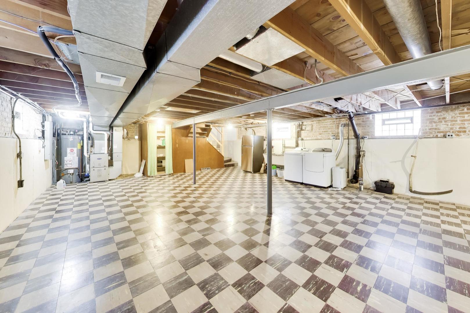 5731 S Newland Avenue, Chicago, IL 60638