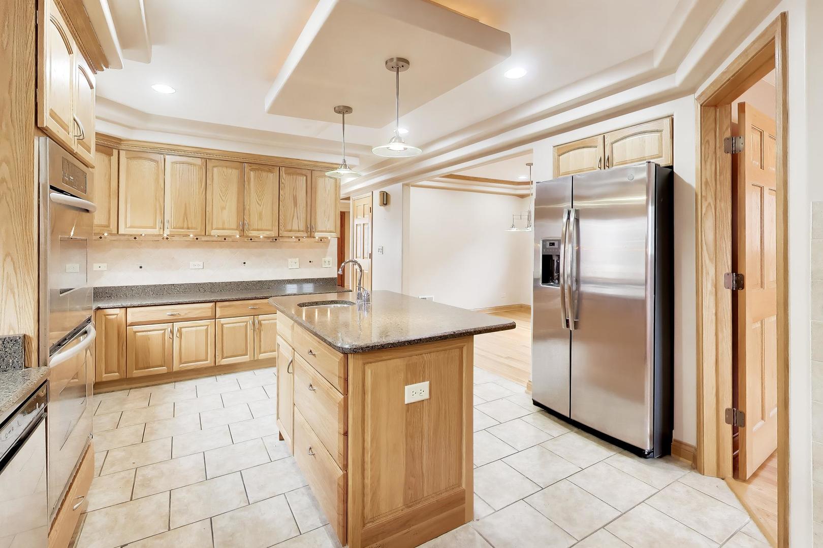 5731 S Newland Avenue, Chicago, IL 60638