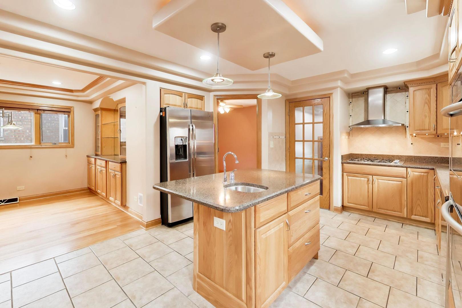 5731 S Newland Avenue, Chicago, IL 60638