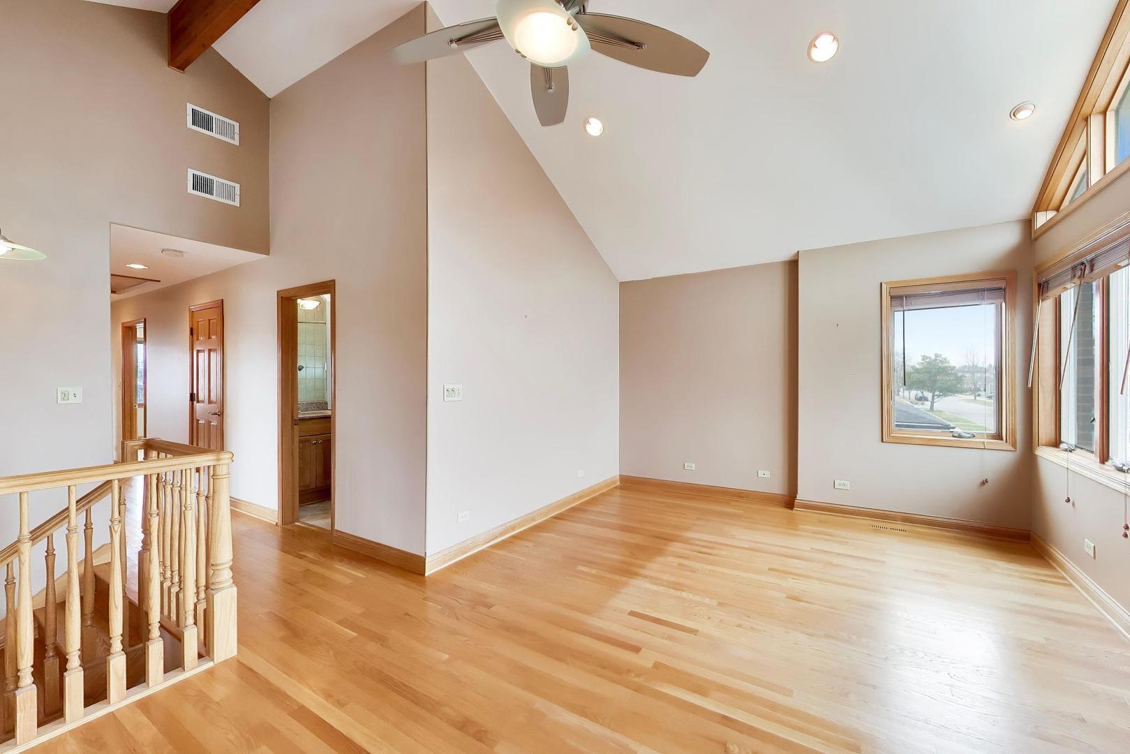 5731 S Newland Avenue, Chicago, IL 60638