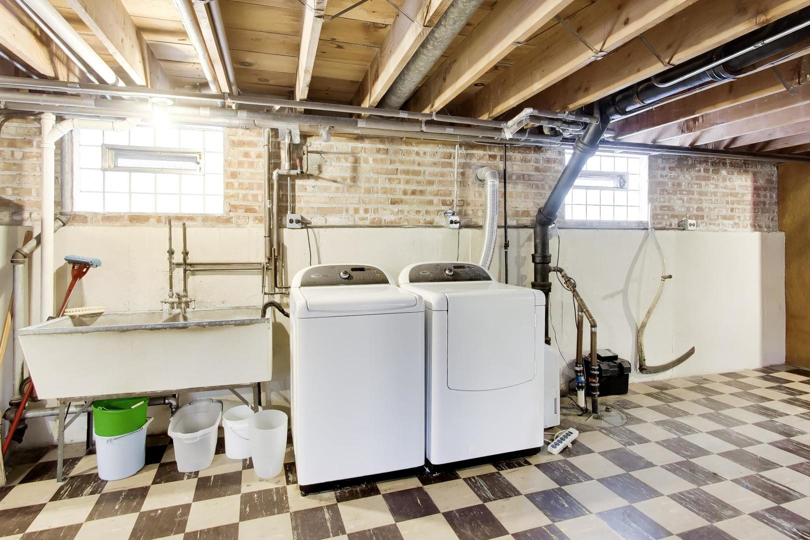 5731 S Newland Avenue, Chicago, IL 60638