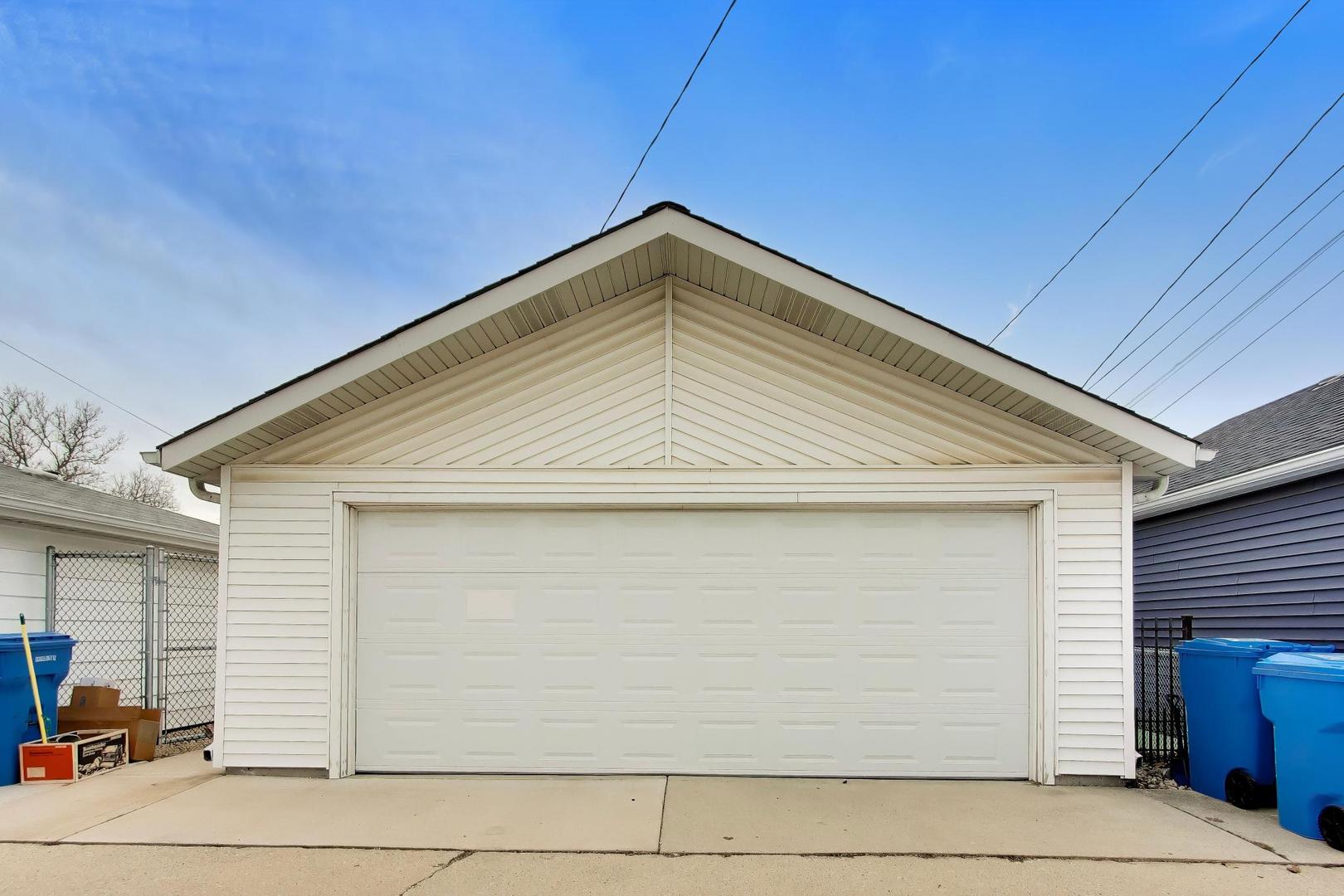 5731 S Newland Avenue, Chicago, IL 60638