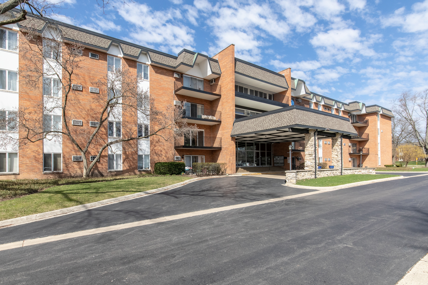 4225 Saratoga Avenue #311B, Downers Grove, IL 60515