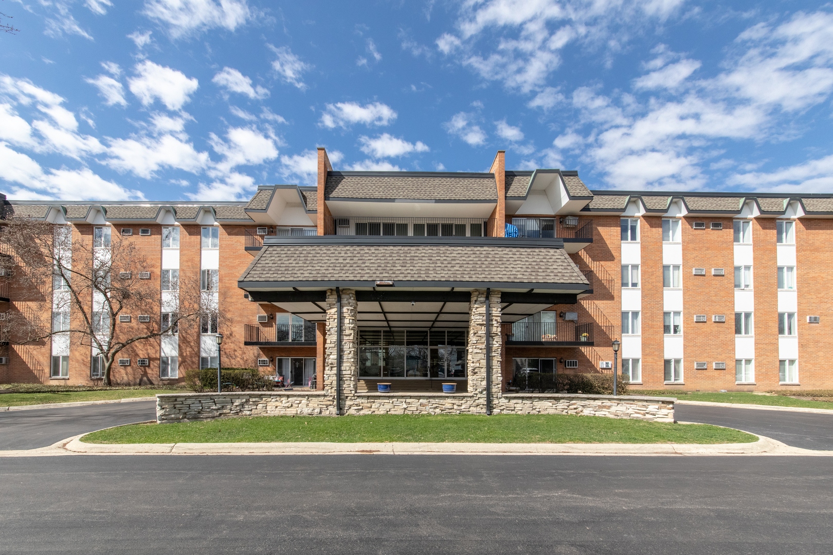 4225 Saratoga Avenue #311B, Downers Grove, IL 60515