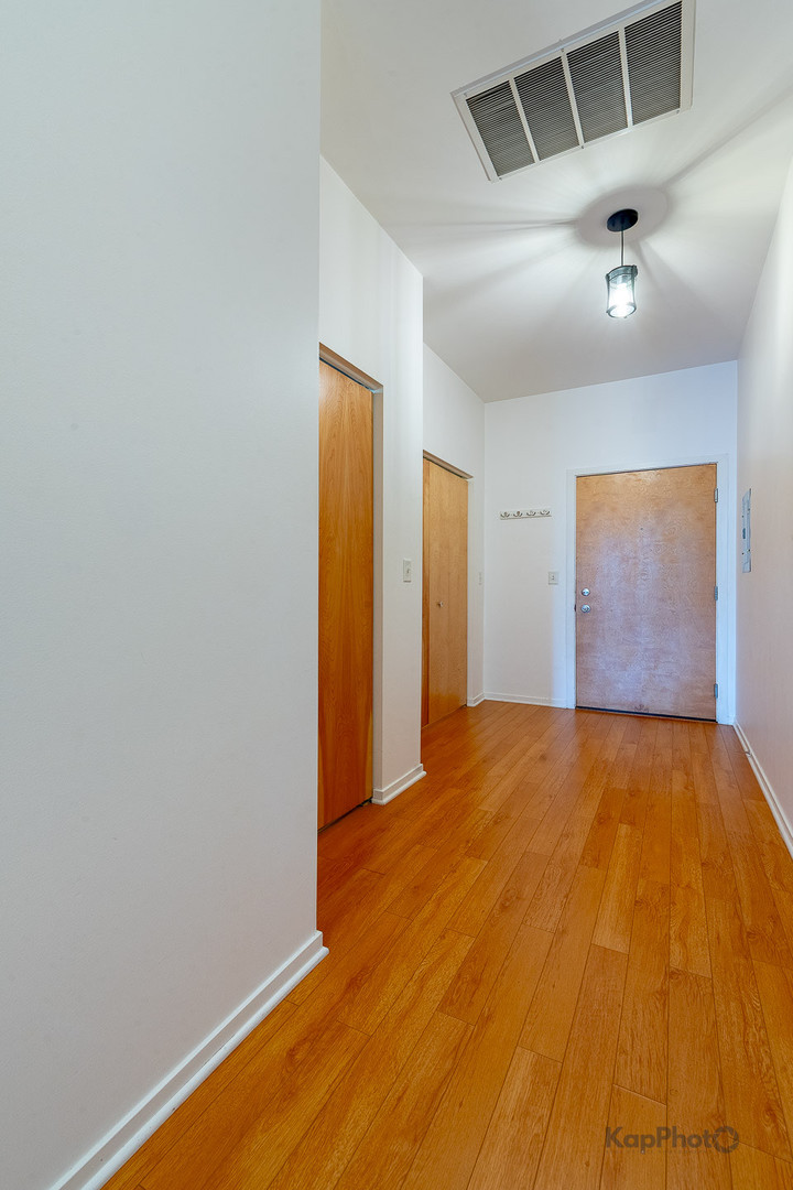 2935 N Clybourn Avenue #301, Chicago, IL 60618