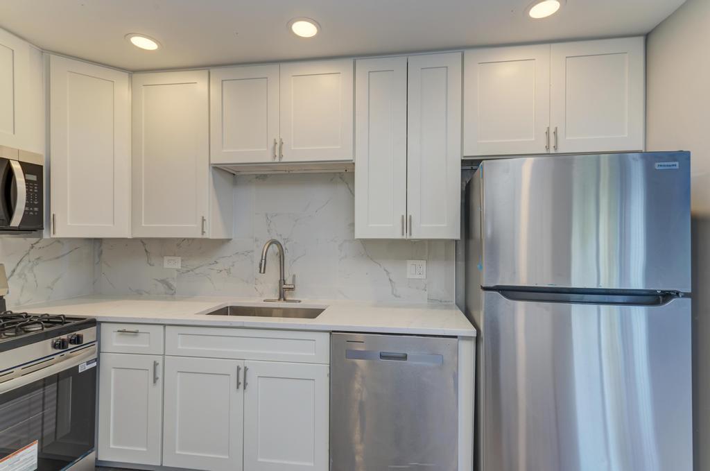 2440 Waterbury Drive #305, Woodridge, IL 60517