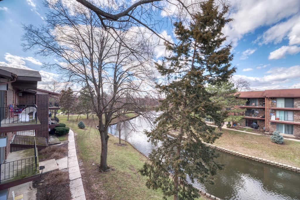 2440 Waterbury Drive #305, Woodridge, IL 60517