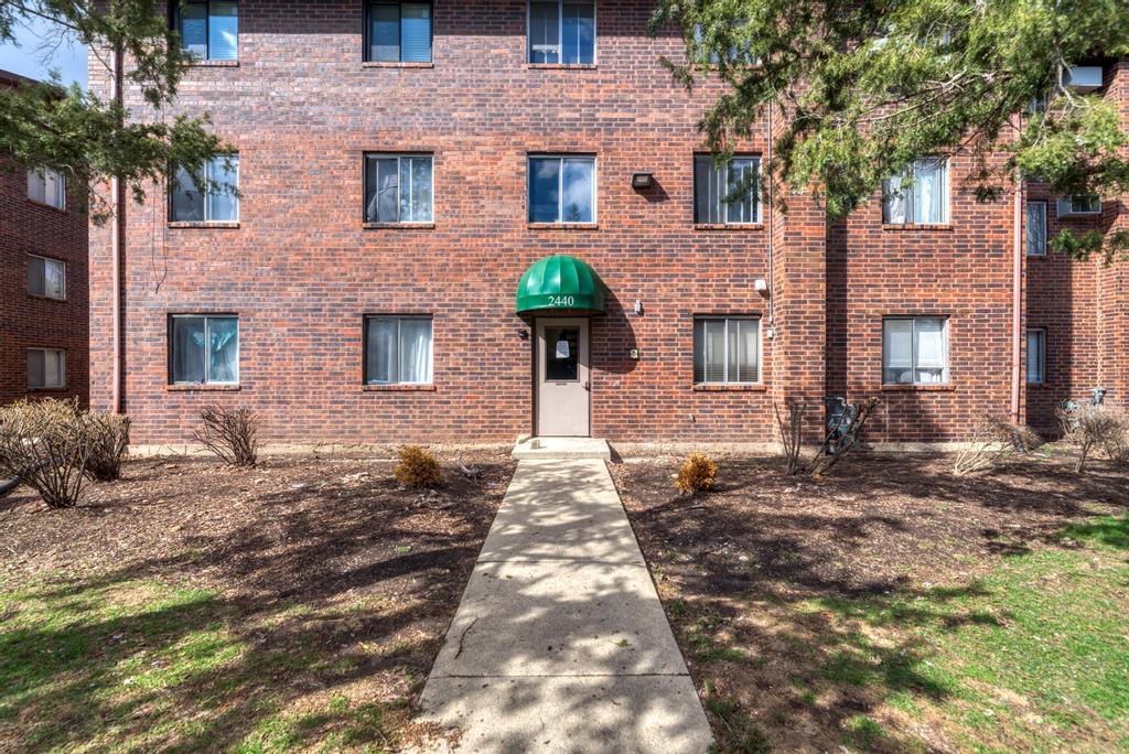 2440 Waterbury Drive #305, Woodridge, IL 60517