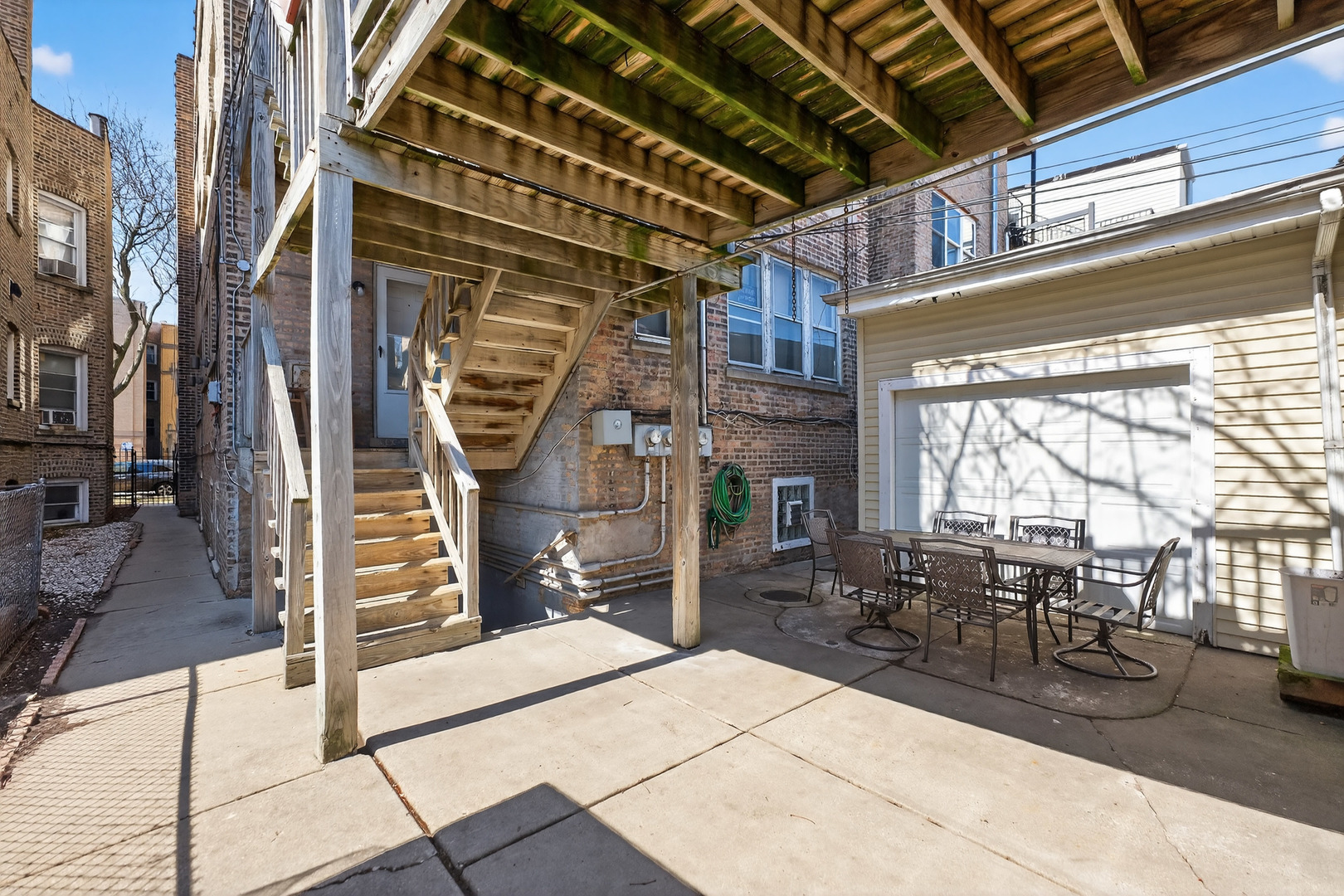 6117 N Washtenaw Avenue, Chicago, IL 60659