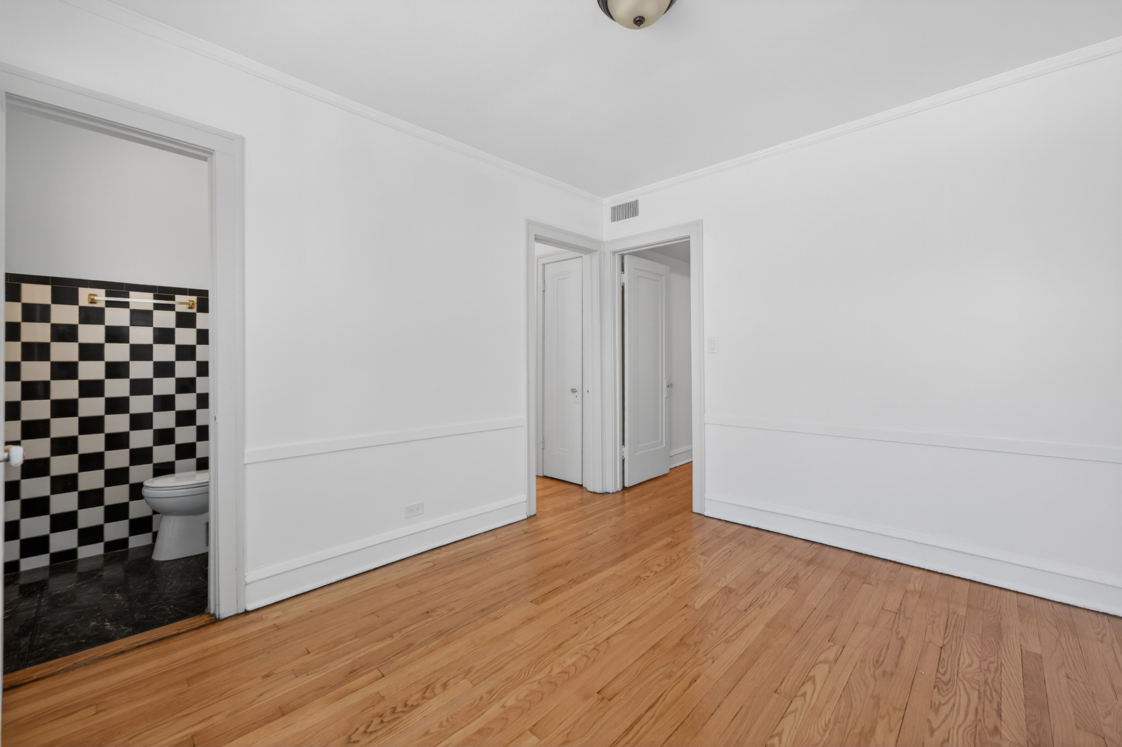 6117 N Washtenaw Avenue, Chicago, IL 60659