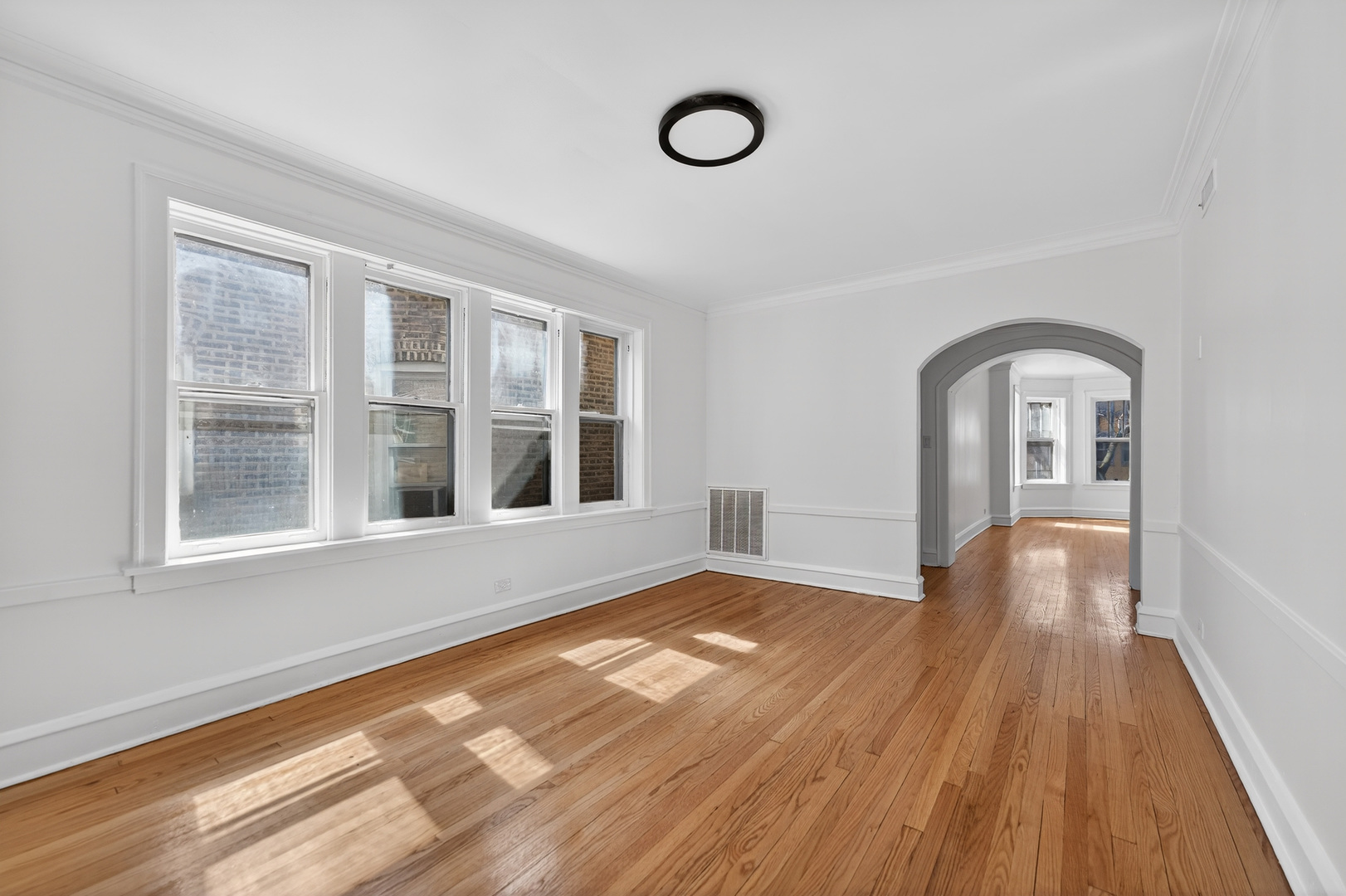 6117 N Washtenaw Avenue, Chicago, IL 60659