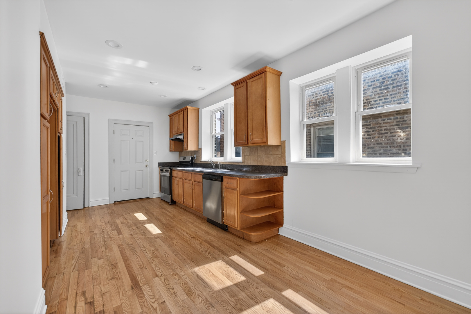 6117 N Washtenaw Avenue, Chicago, IL 60659