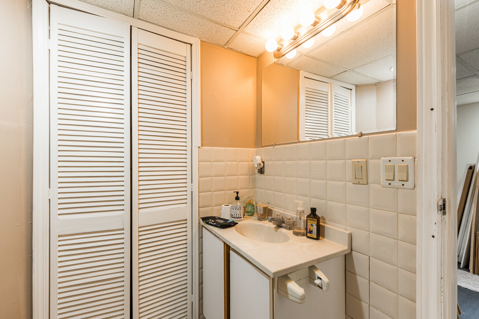 6117 N Washtenaw Avenue, Chicago, IL 60659