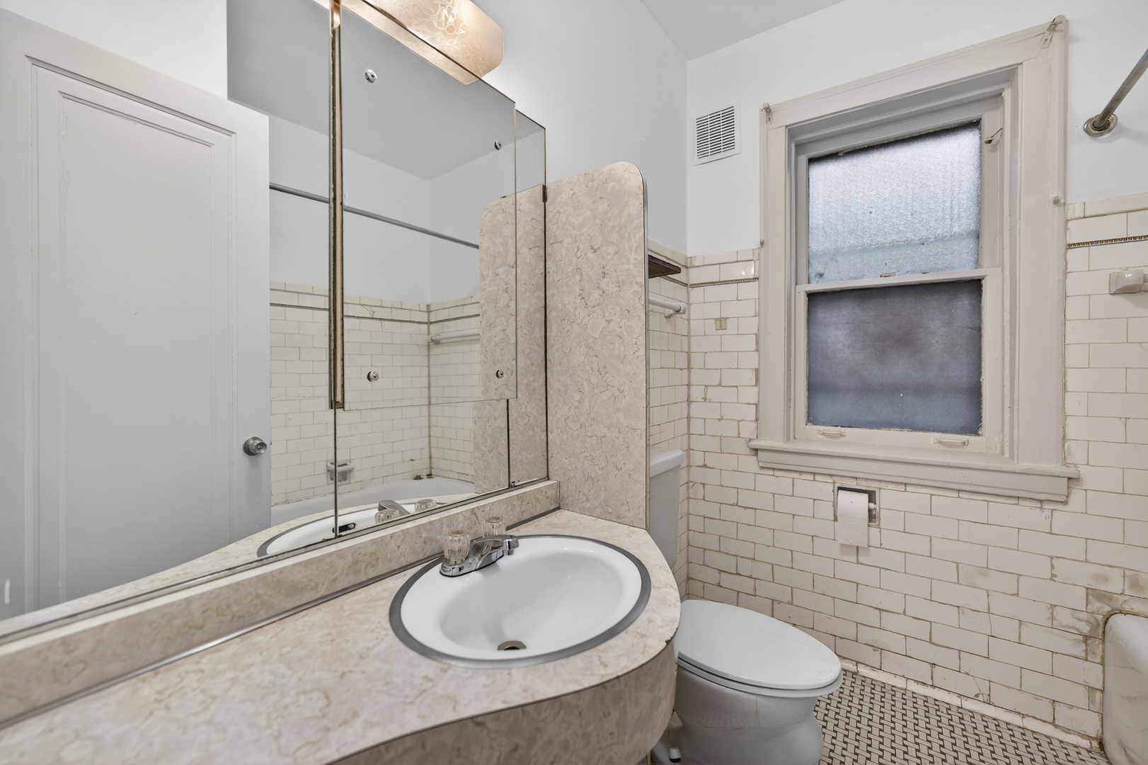 6117 N Washtenaw Avenue, Chicago, IL 60659