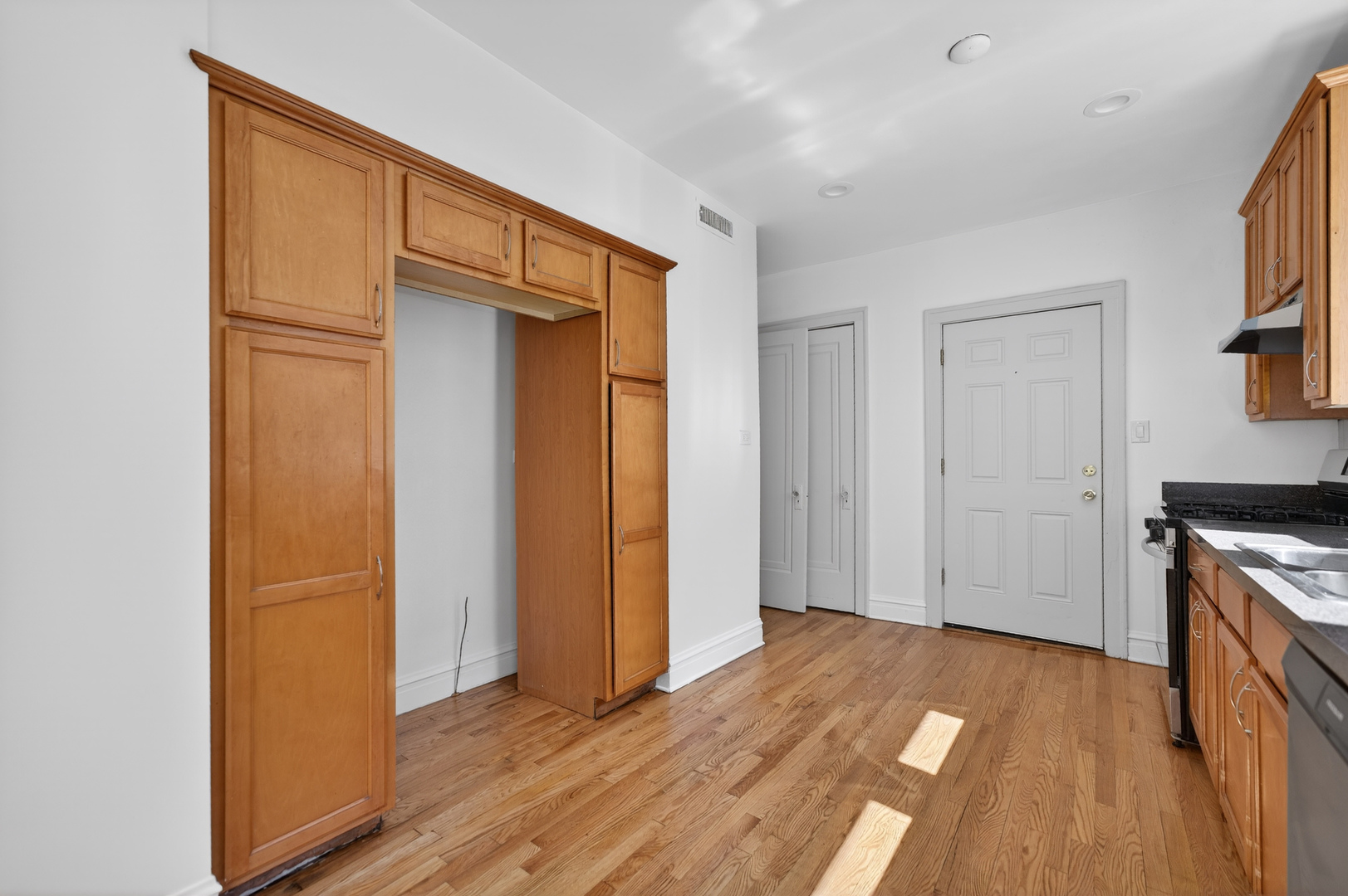 6117 N Washtenaw Avenue, Chicago, IL 60659