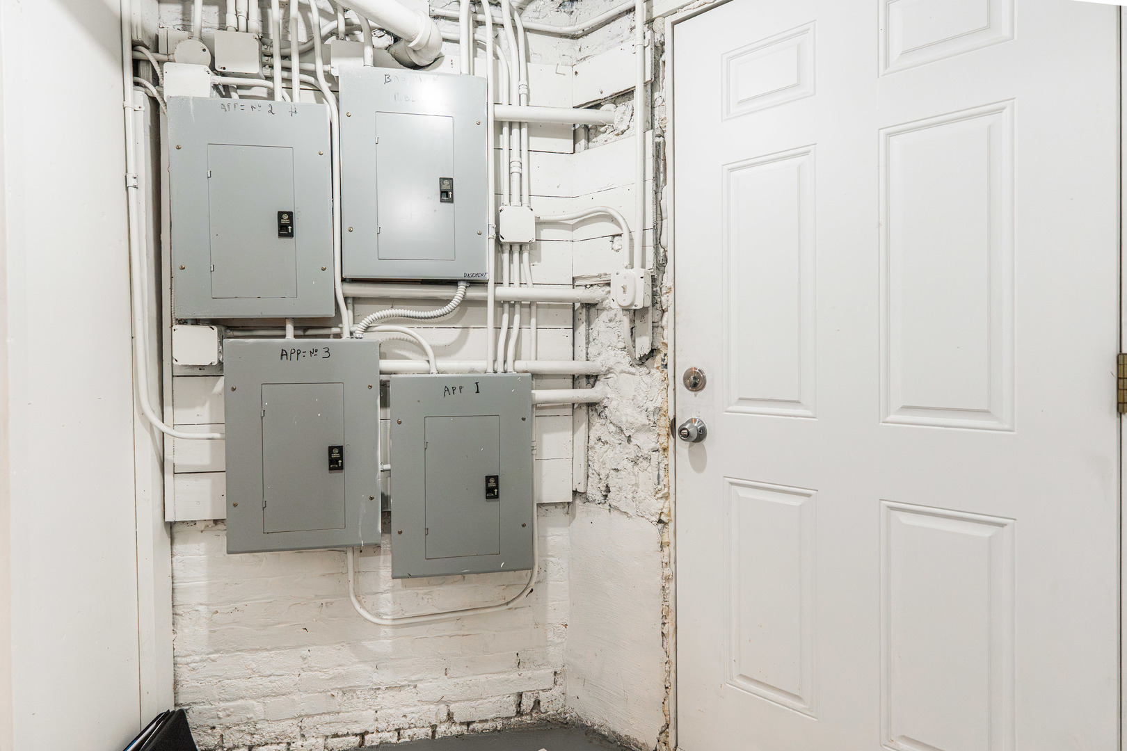 6117 N Washtenaw Avenue, Chicago, IL 60659