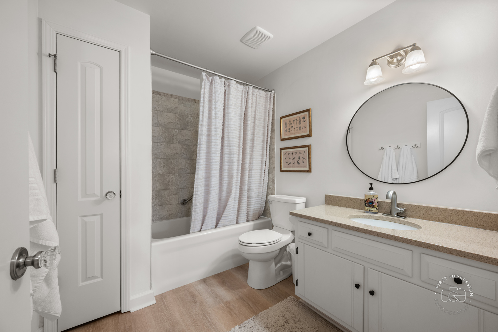 2512 Leach Drive, Naperville, IL 60564