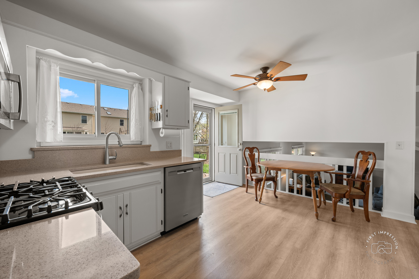 2512 Leach Drive, Naperville, IL 60564