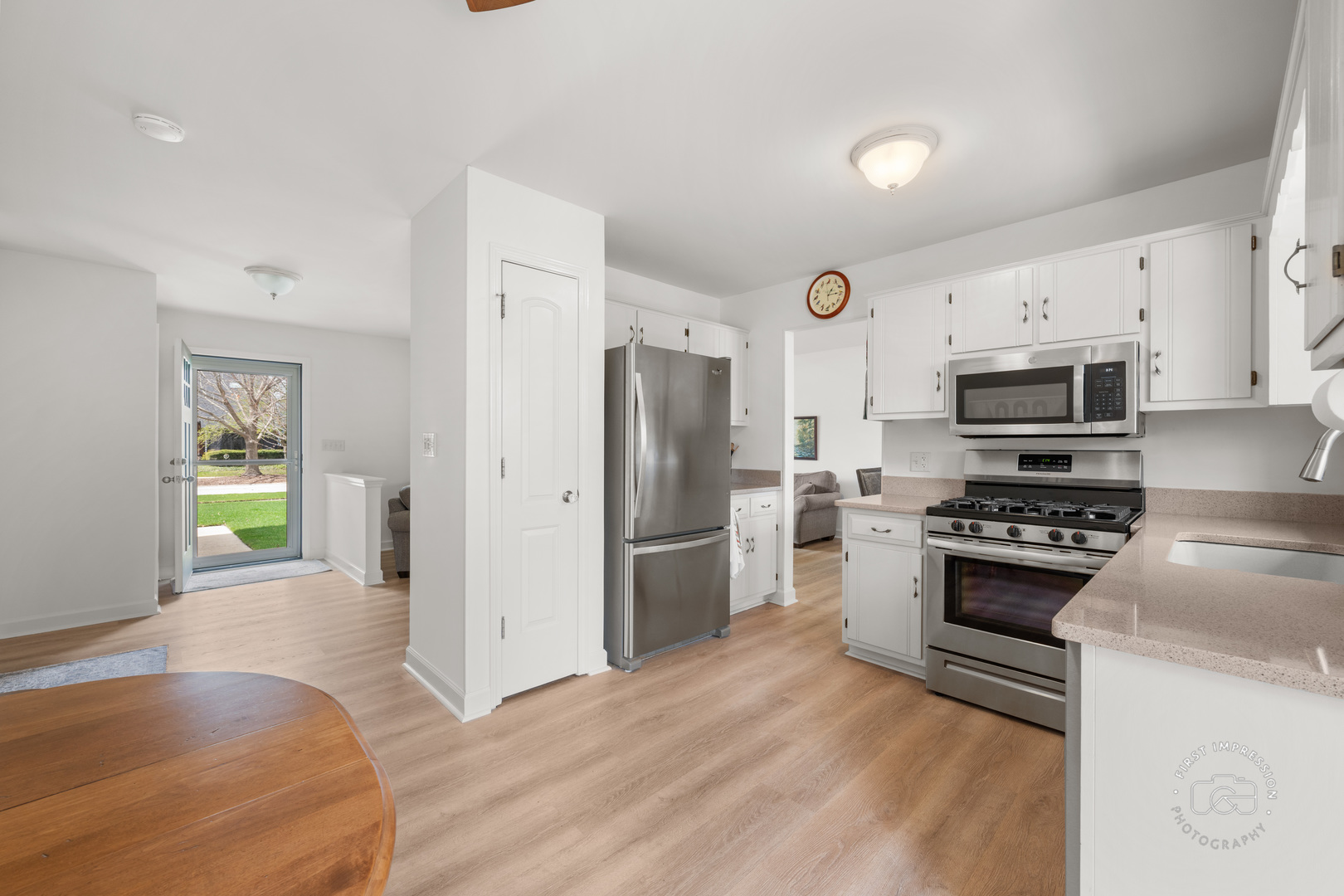 2512 Leach Drive, Naperville, IL 60564