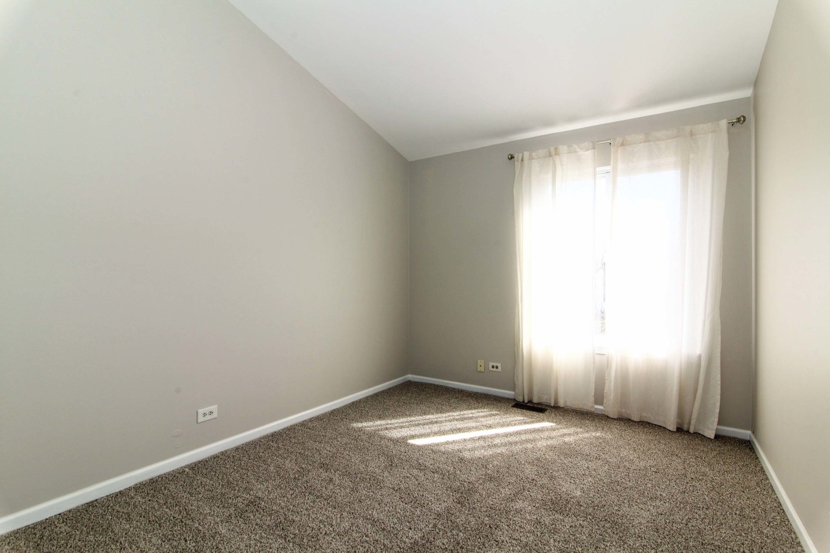 1833 Barnhill Drive, Mundelein, IL 60060