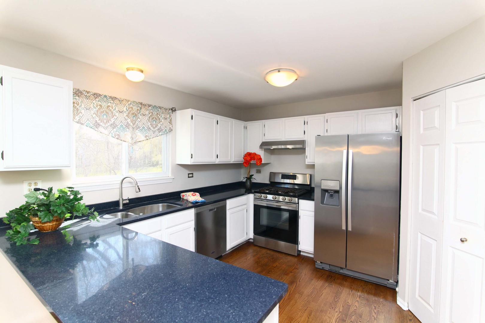 1833 Barnhill Drive, Mundelein, IL 60060