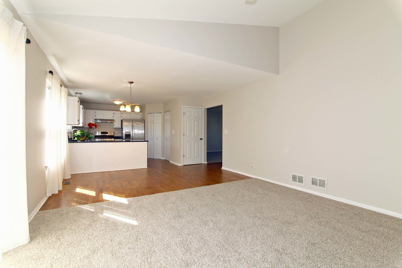 1833 Barnhill Drive, Mundelein, IL 60060