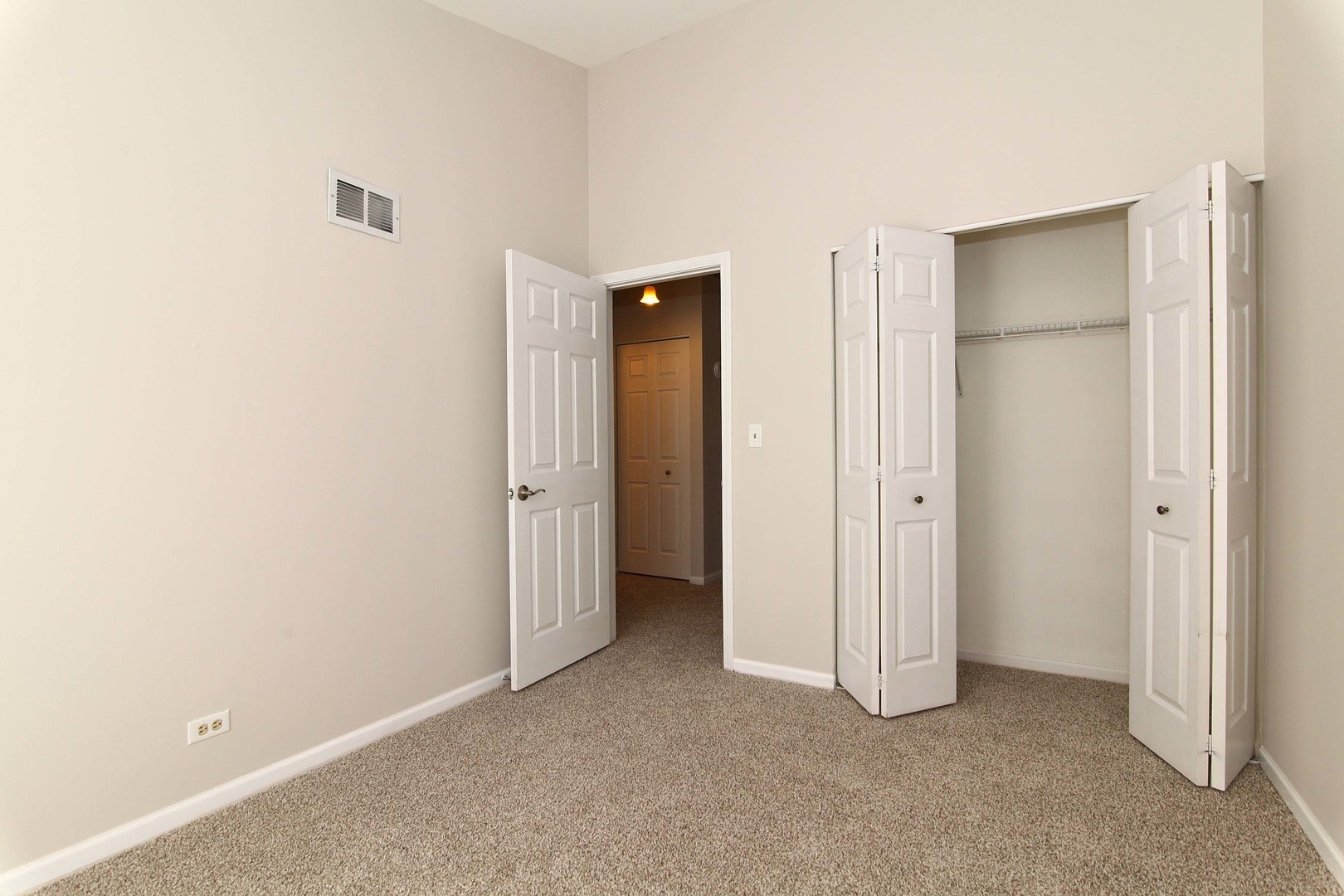 1833 Barnhill Drive, Mundelein, IL 60060