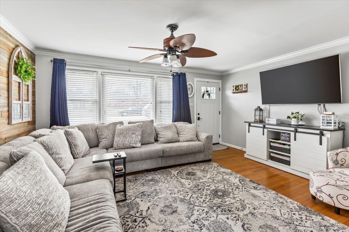 8836 W 93rd Place, Hickory Hills, IL 60457