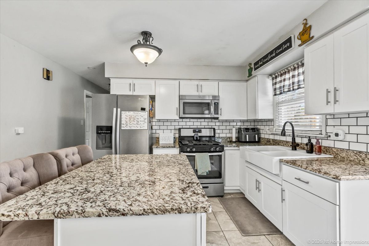 8836 W 93rd Place, Hickory Hills, IL 60457