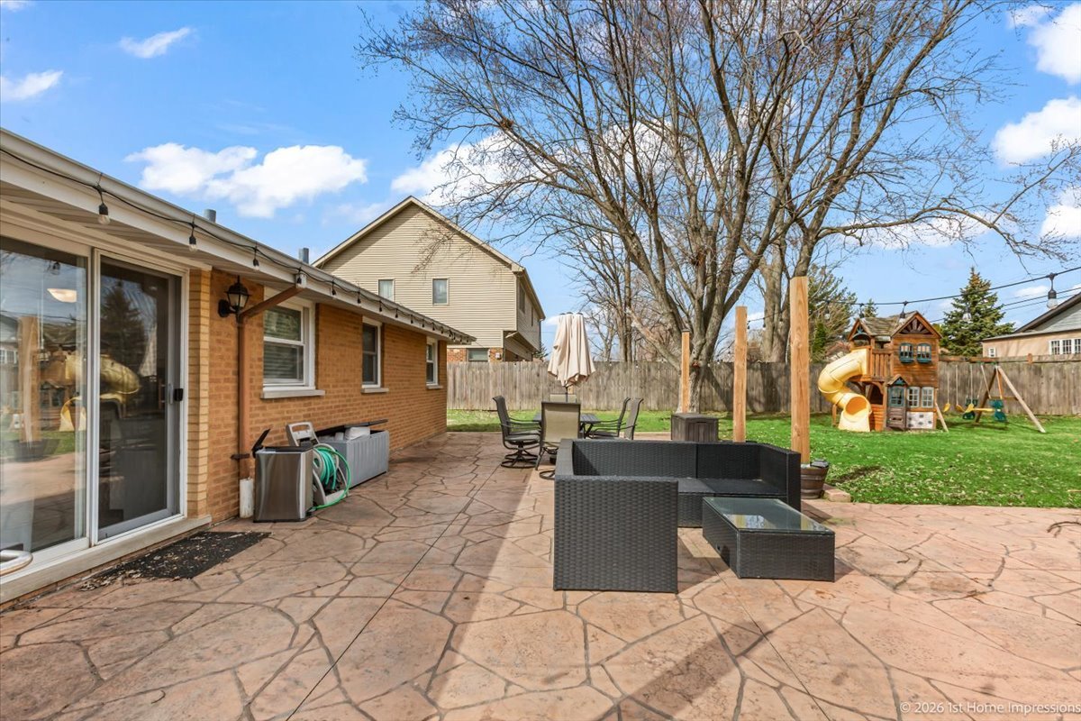 8836 W 93rd Place, Hickory Hills, IL 60457