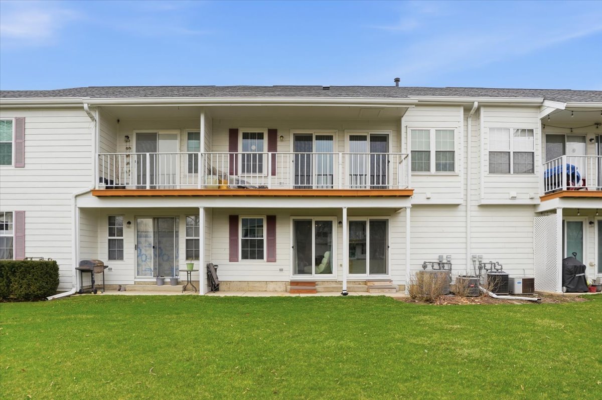 7 Adams Court #A, Streamwood, IL 60107