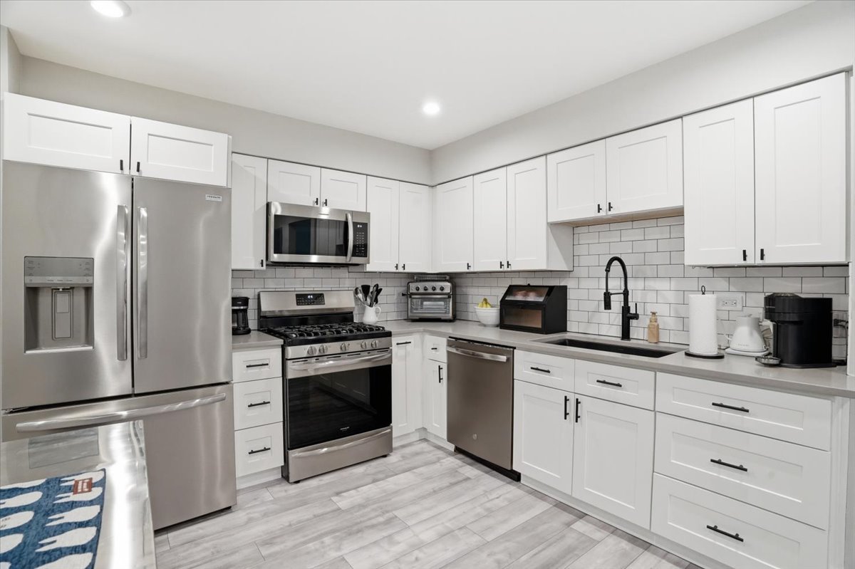 7 Adams Court #A, Streamwood, IL 60107