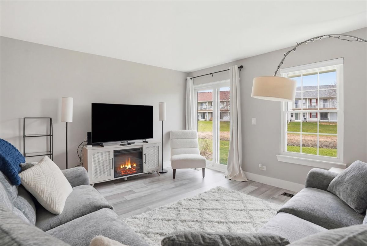 7 Adams Court #A, Streamwood, IL 60107