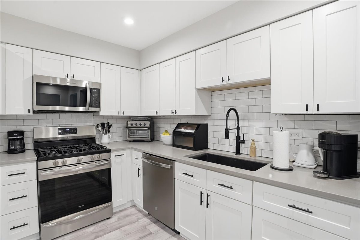 7 Adams Court #A, Streamwood, IL 60107