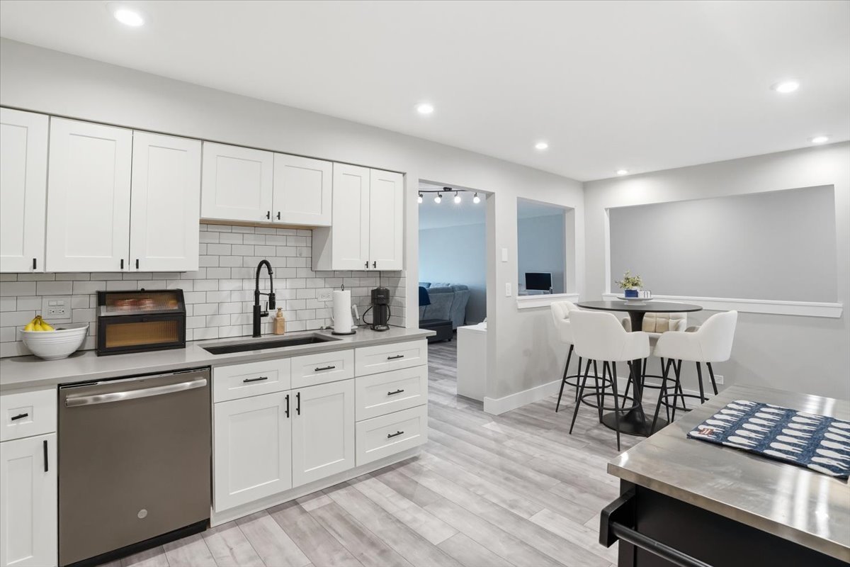 7 Adams Court #A, Streamwood, IL 60107