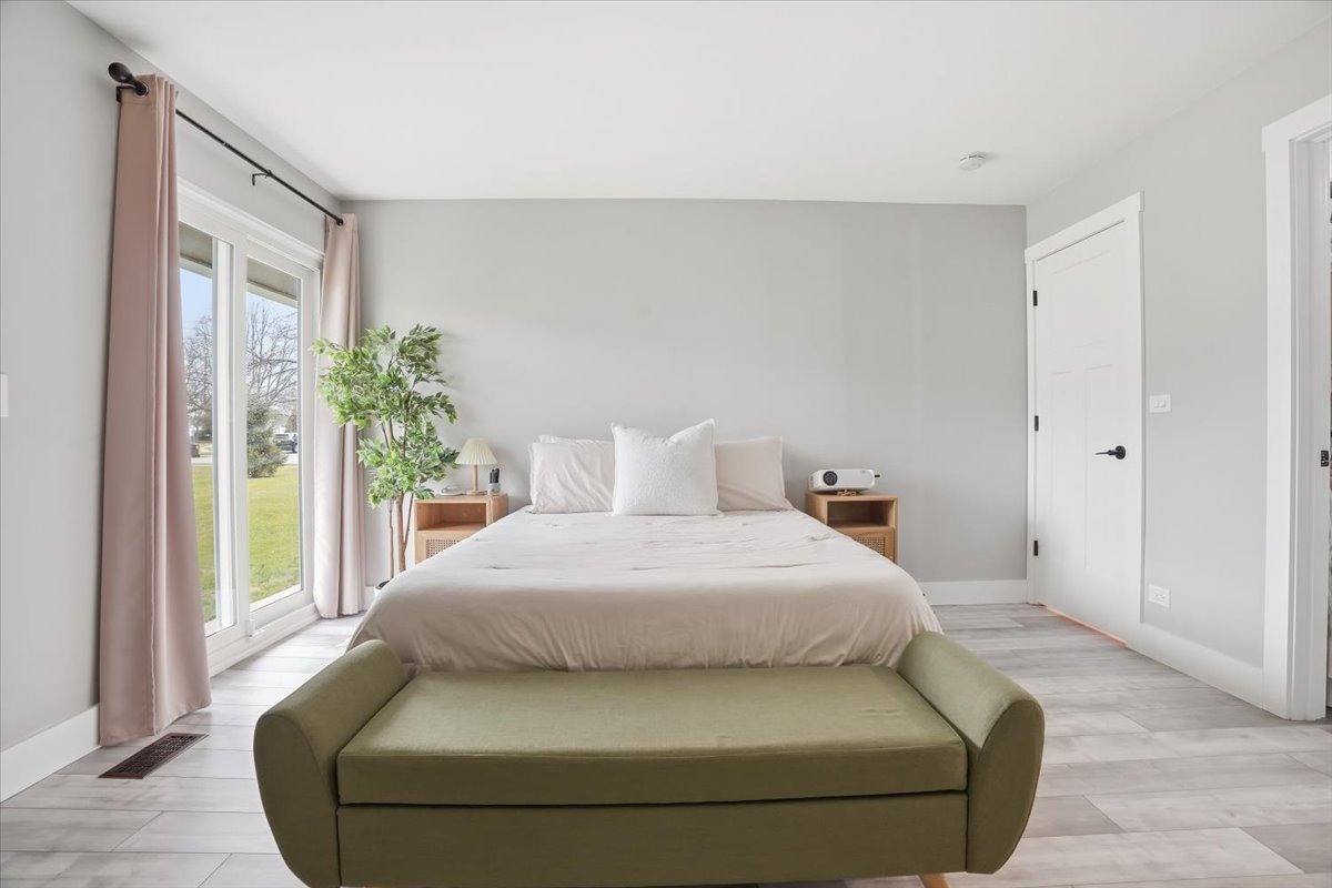 7 Adams Court #A, Streamwood, IL 60107