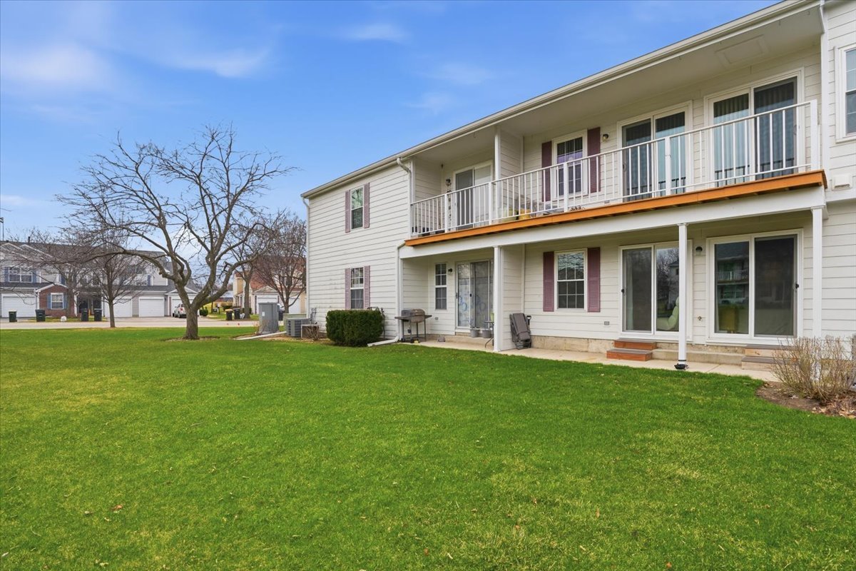 7 Adams Court #A, Streamwood, IL 60107