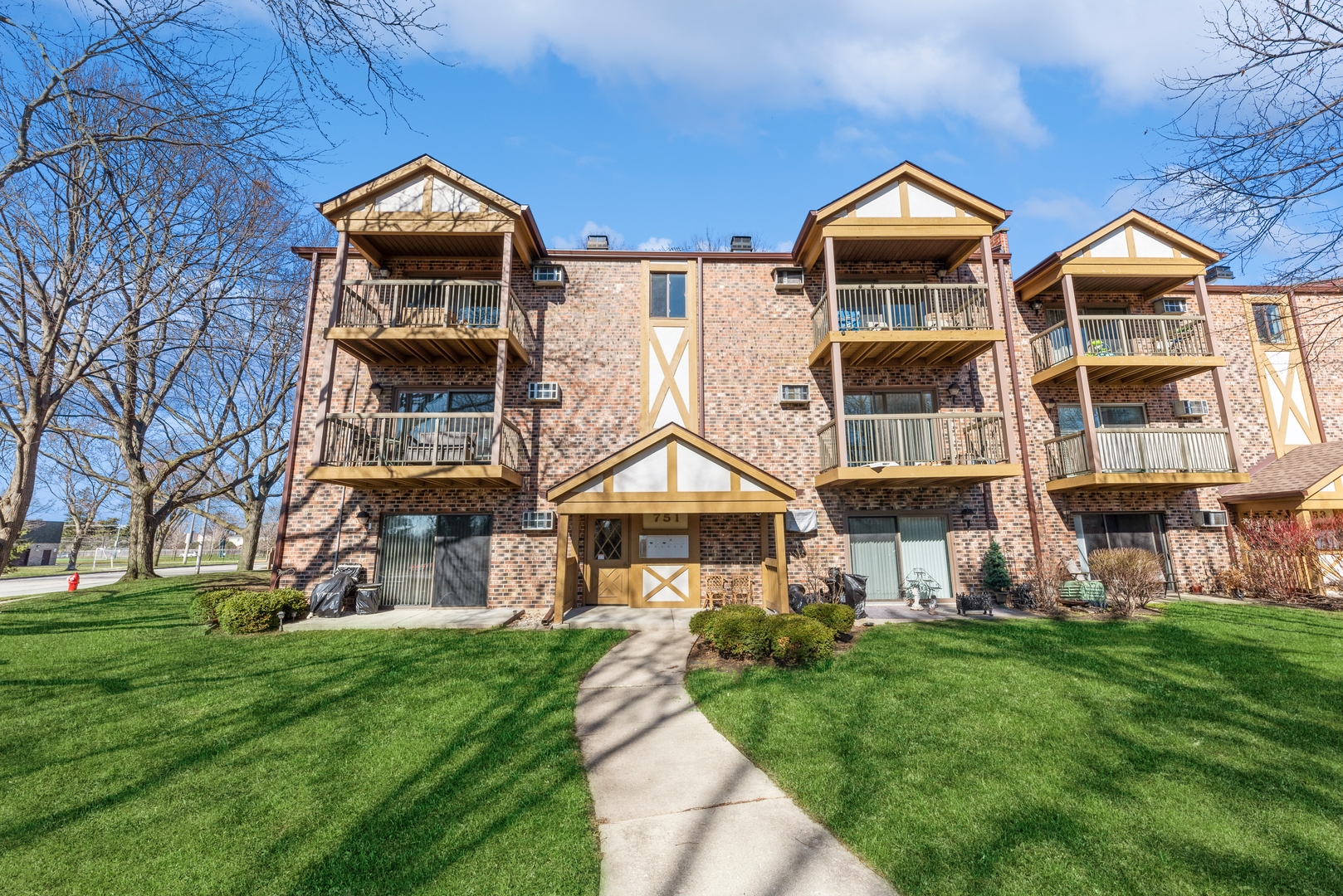 751 S Dwyer Avenue #D, Arlington Heights, IL 60005
