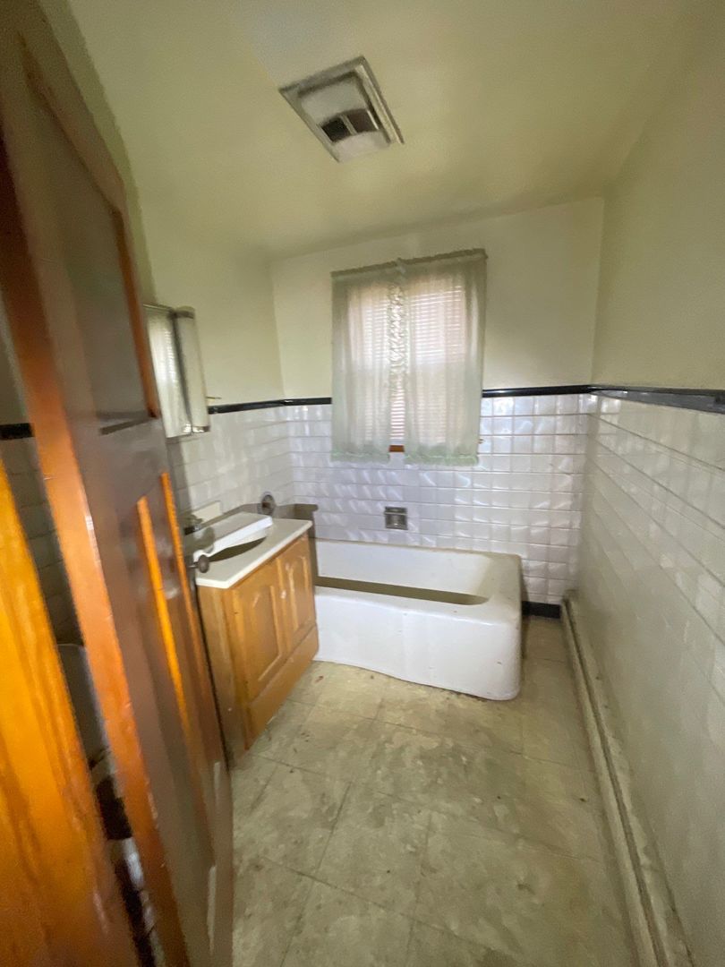 1115 Wadsworth Avenue, North Chicago, IL 60064